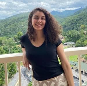 Meet your Posher, Daniela